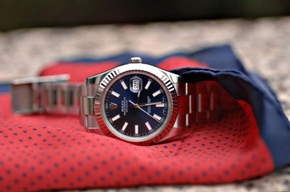 rolex-datejust-blue-dial-on-red