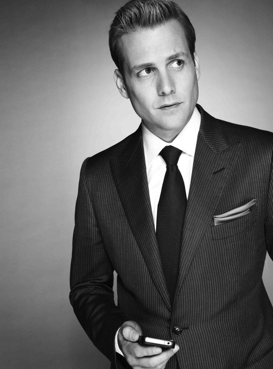 harvey-specter-haircut-and-style-pin-stripe-suit-clean