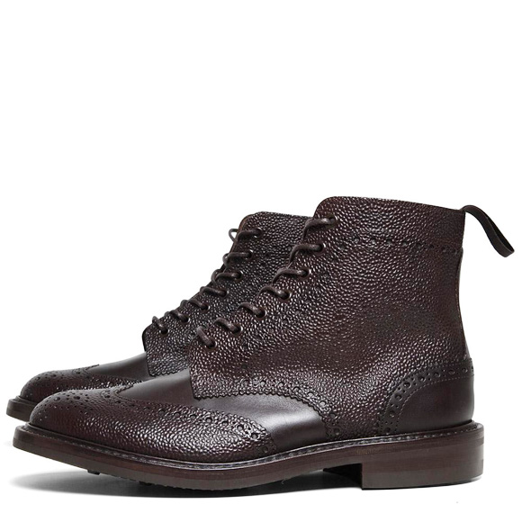 pebbled-leather-smooth-leather-mix-sophnet-trickers-wing-tip-boots