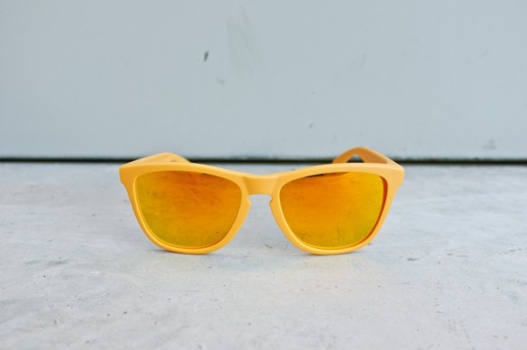 yellow-sunglasses-oakley-summer-series-gold-frogskins