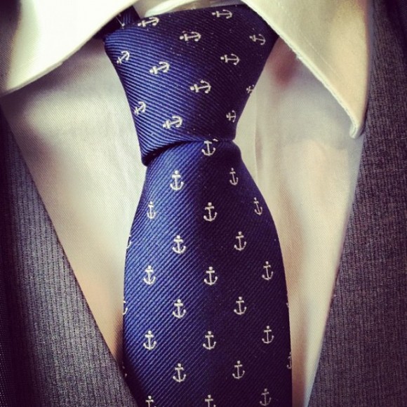 Anchors on a tie
