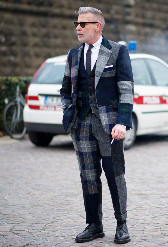 Nick Wooster street-style blue/grey 3-piece-suit, wool tie, brogue shoes