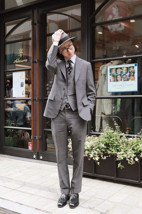 Grey Three Piece Suit, Hat & Tapered Square Toe Tasseled Loafers