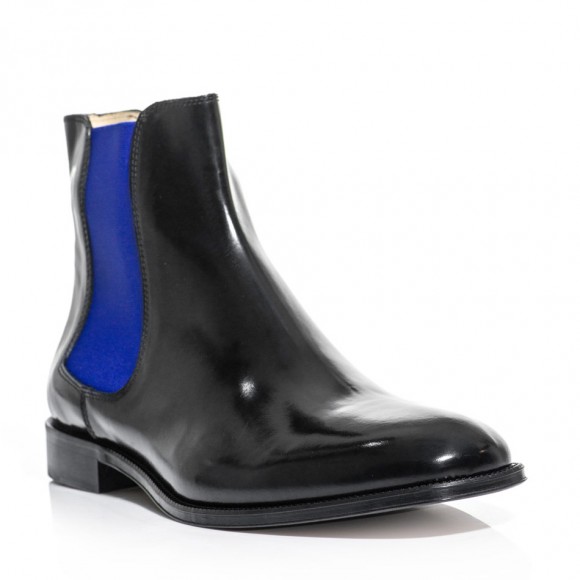 Men With Elegant Style Wear This Chelsea Boot with Suit