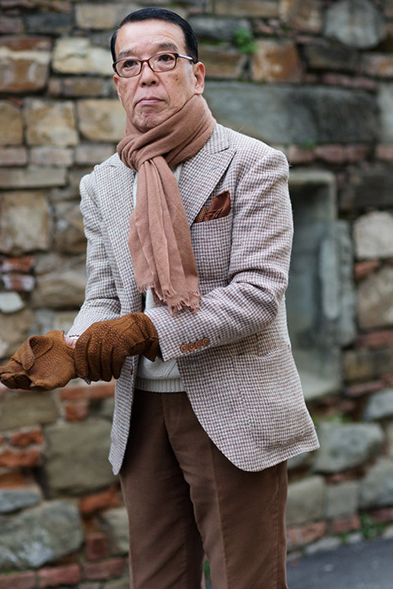 Shades of brown, peaked lapel + houndstooth jacket, gloves & pocket square