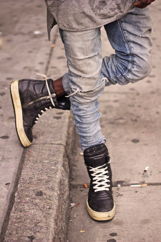 ripped-skinny-blue-jeans-rick-owens-sneakers