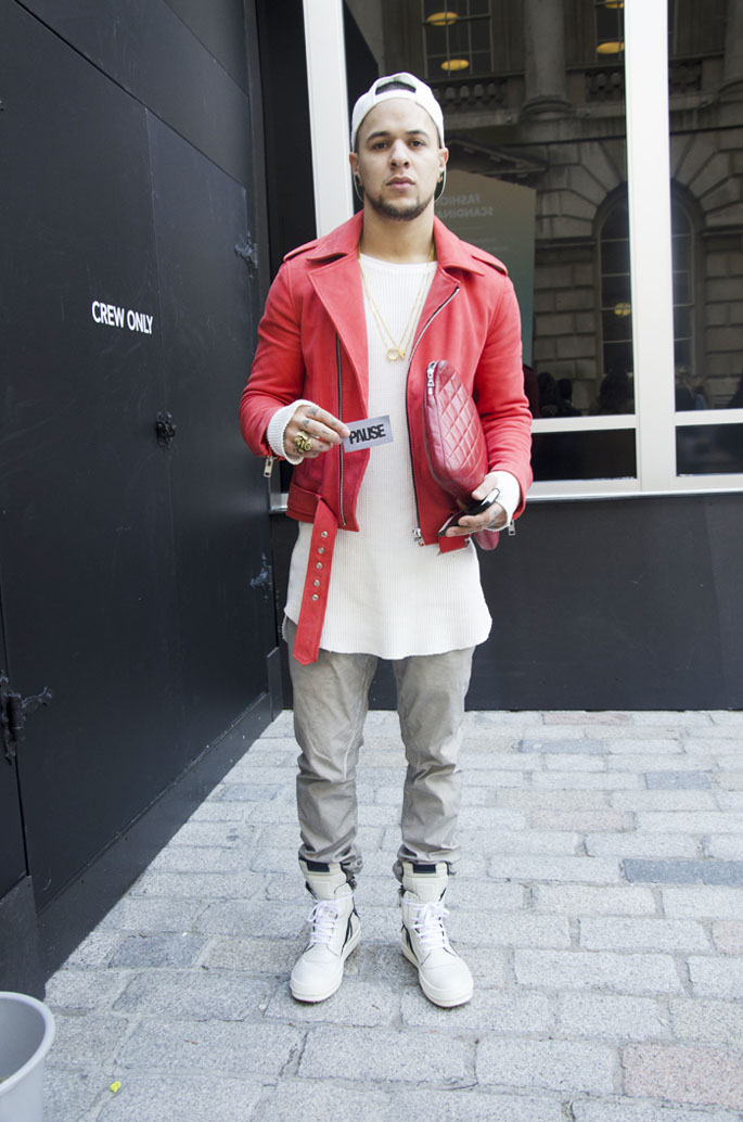 Pause Style Oversize Beige Grey Jeans Red JAcket