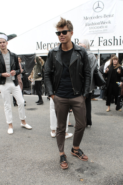 Leather Jacket & High Waters streetstyle