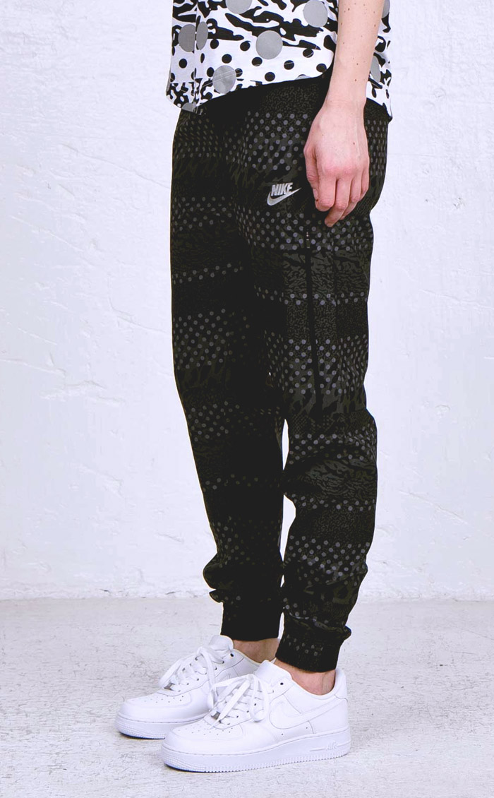 Nike QS Tech Woven Pant AOP | SOLETOPIA