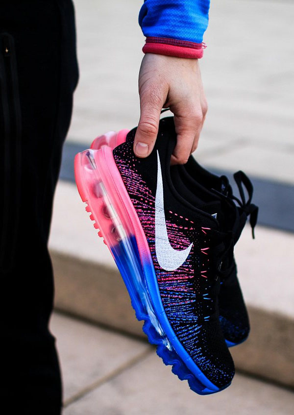 NIKE Flyknit Air Max in Hand