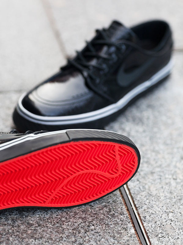 LOCKWOOD × NIKE SB Qs Infra Red Sole