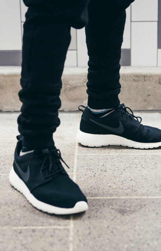 NIKE Roshe Run × Black Trousers #streetwear #mensfashion #sneakers