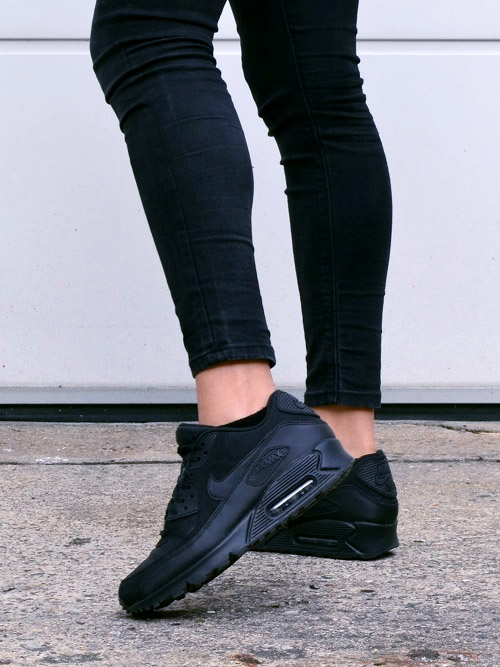 All black steez #womenstyle #fashion #sneakers #casual