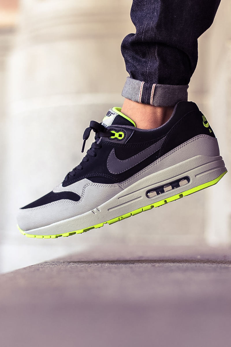 NIKE Air Max 1 Leather Silver Volt