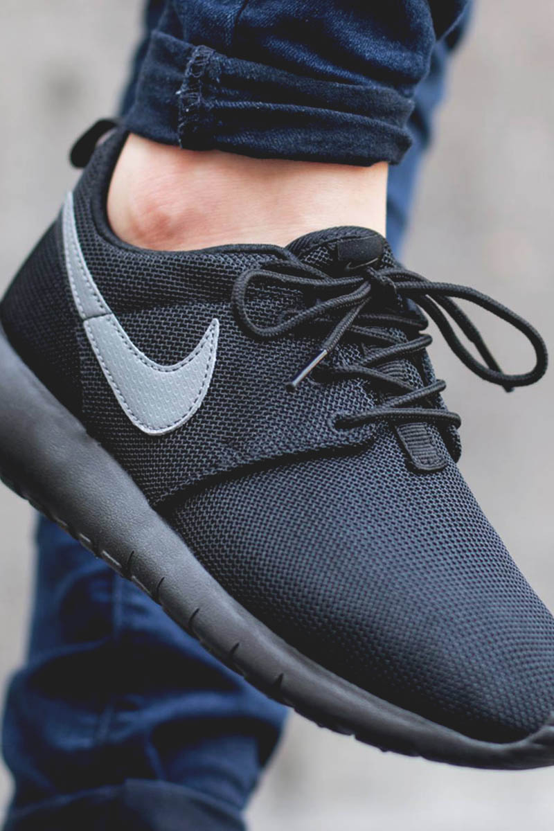 roshe one all black