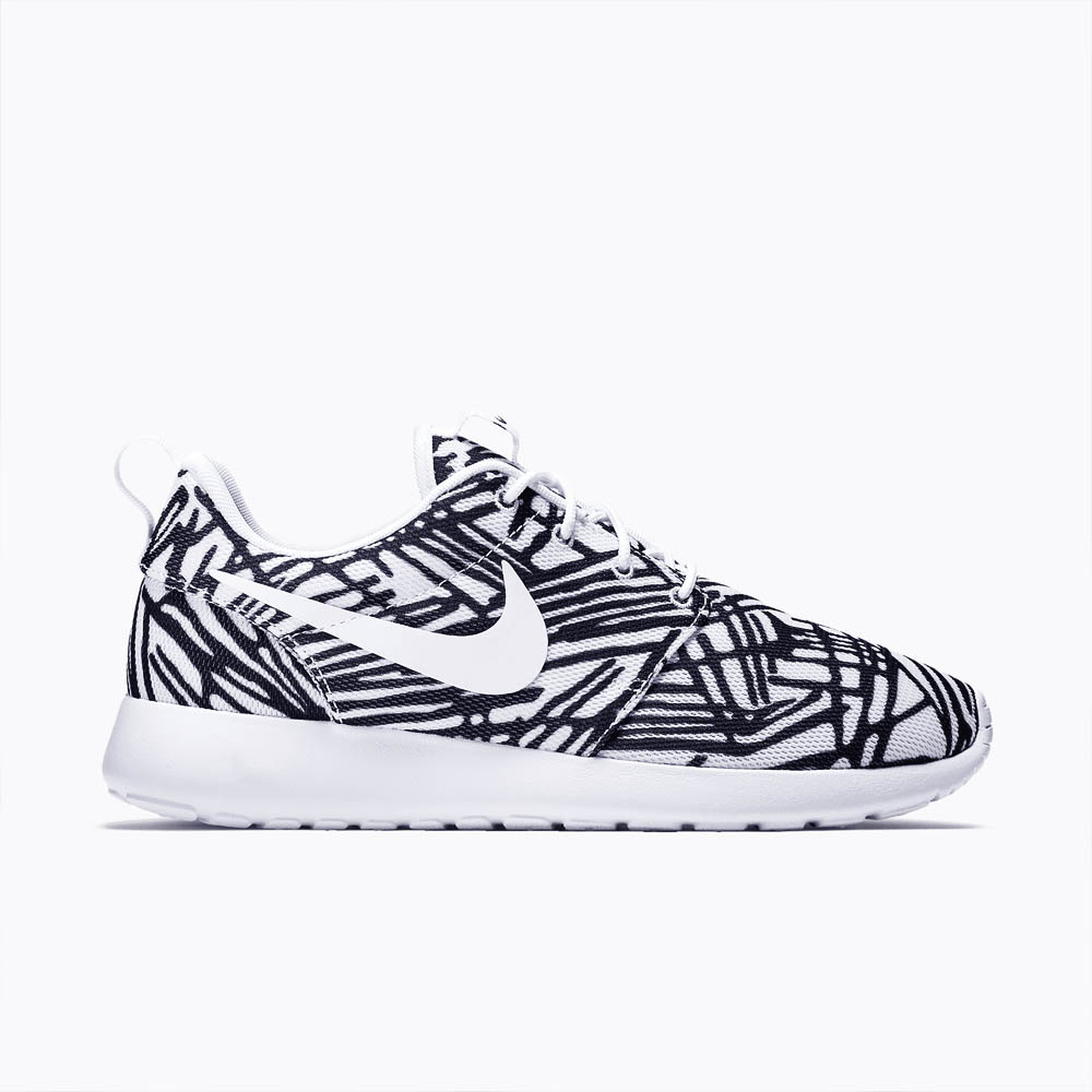 nike with lines