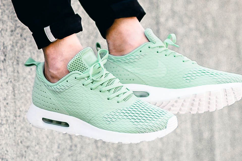 NIKE Air Max Tavas Enamel Green