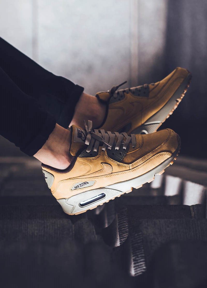 NIKE Wmns Air Max 90 Bronze & Bamboo