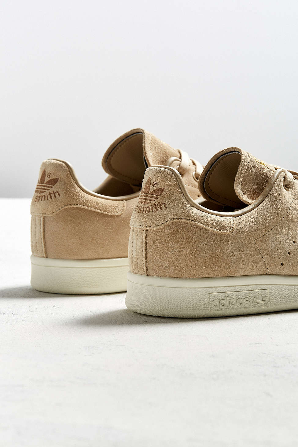 New premium look, same great shoe. #stansmith #adidasoriginals