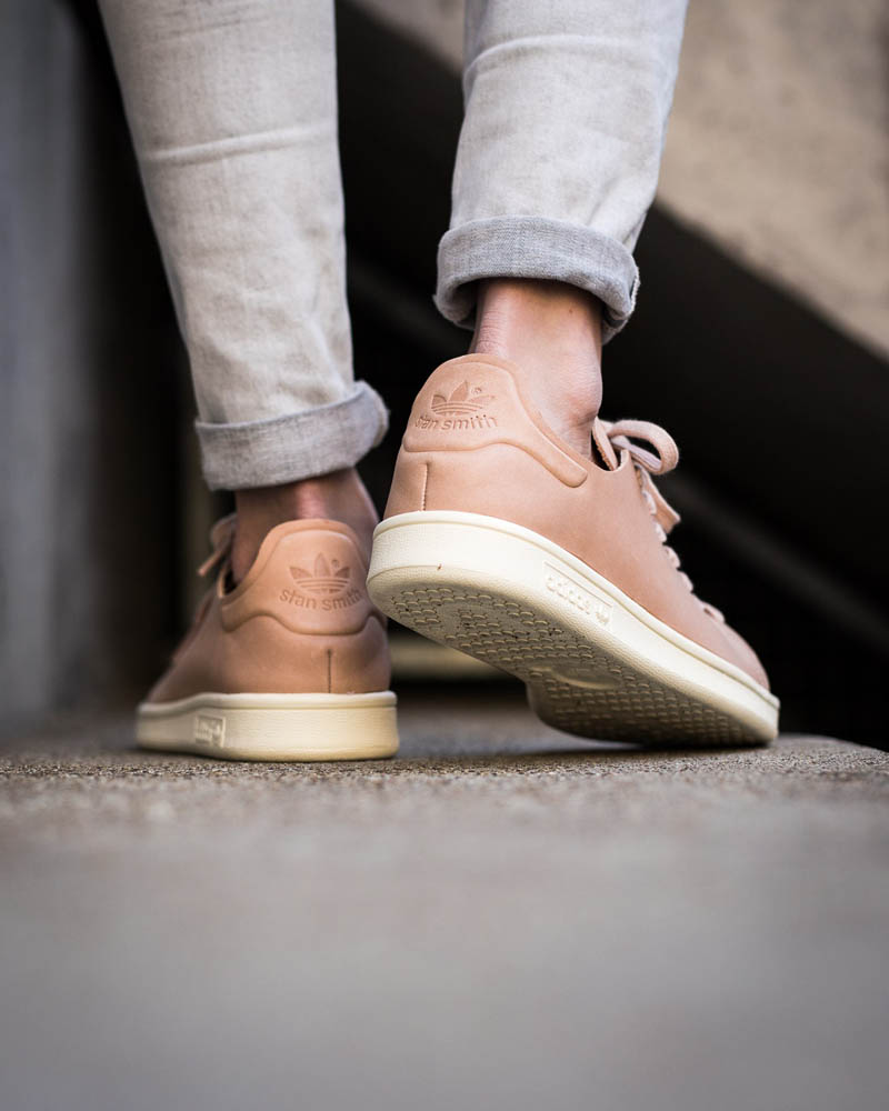 STAN SMITH Goes Nude